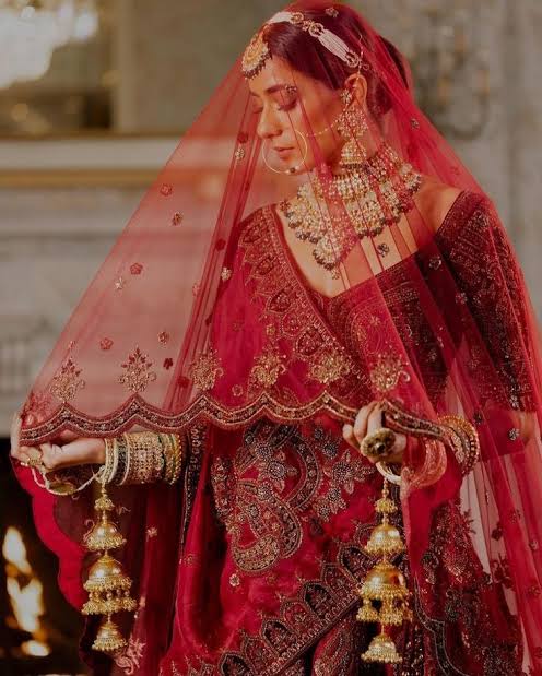 16 Shringar List: Traditional Solah Shringar for Indian Brides