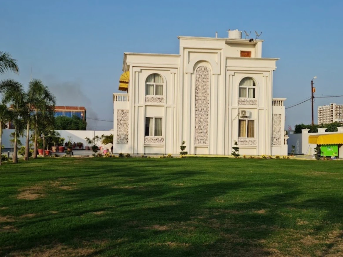 Trident Lawn